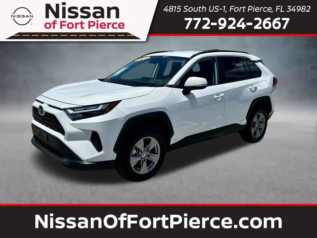 2025 Toyota RAV4 Hybrid XLE — photo 1 of 13