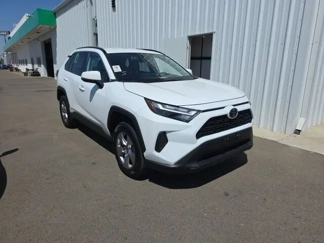 2025 Toyota RAV4 Hybrid XLE — photo 1 of 5
