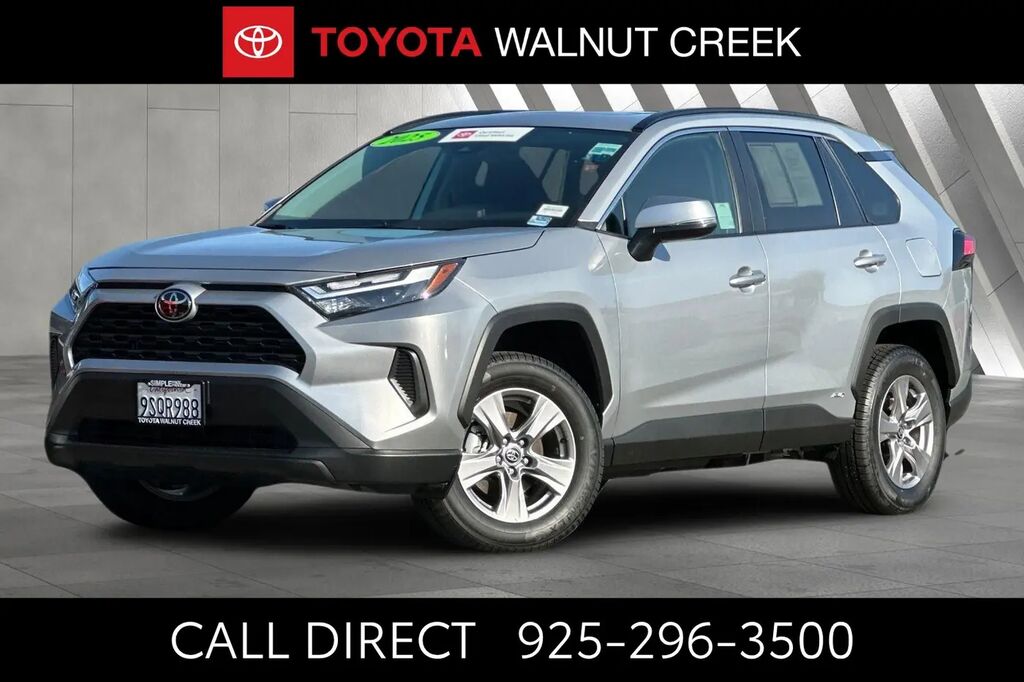 2025 Toyota RAV4 Hybrid XLE — photo 1 of 9