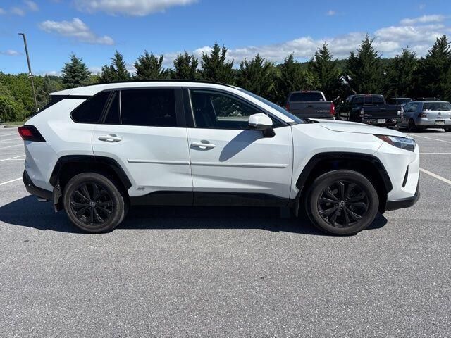 2024 Toyota RAV4 Hybrid SE