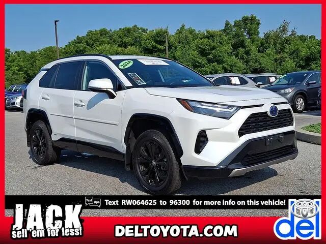 2024 Toyota RAV4 Hybrid SE — photo 1 of 13