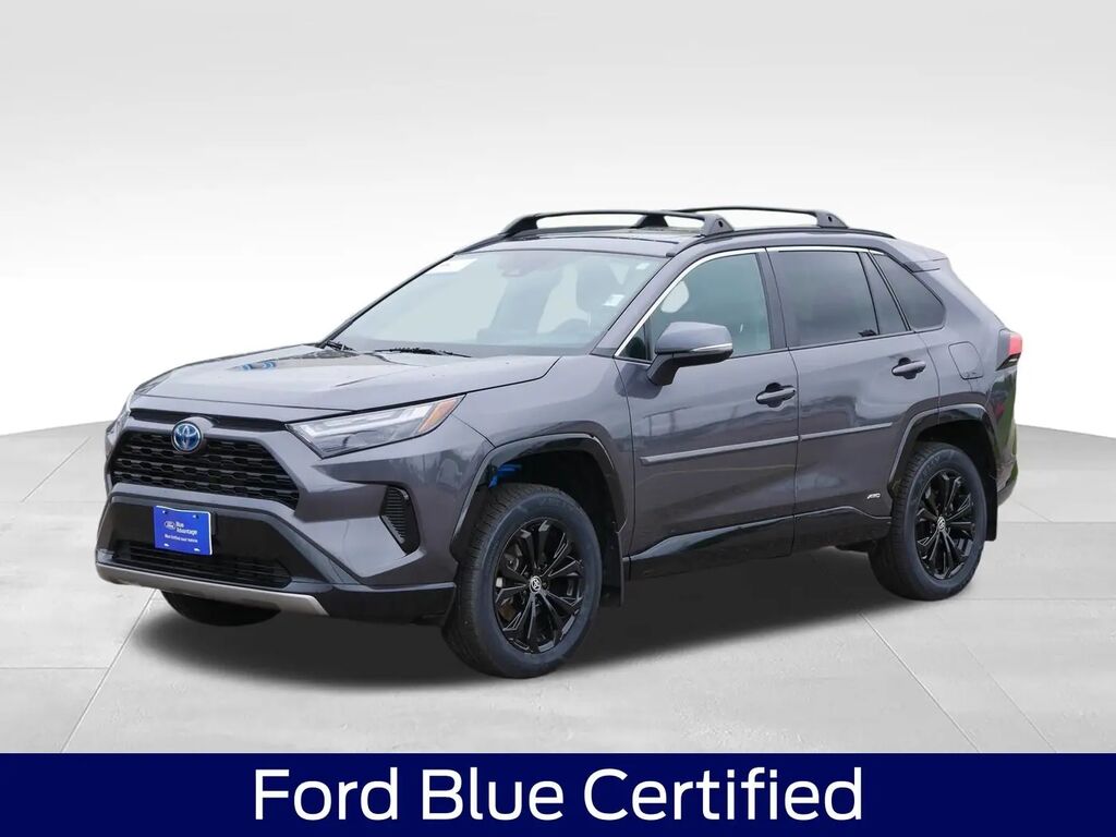 2024 Toyota RAV4 Hybrid SE — photo 1 of 12