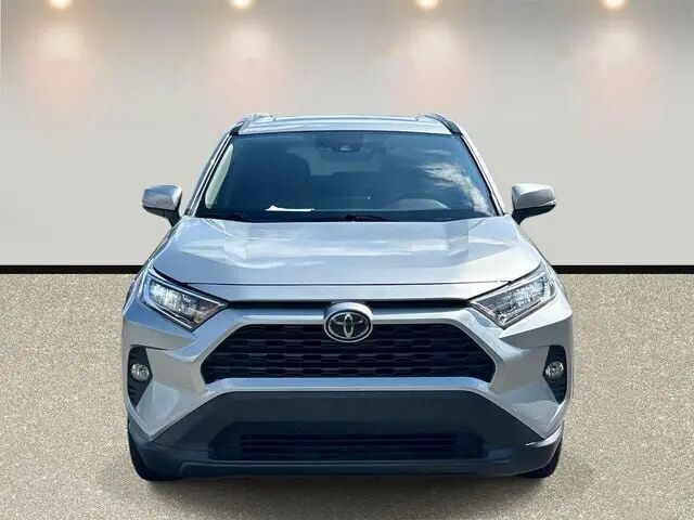 2020 Toyota RAV4 XLE — photo 1 of 13