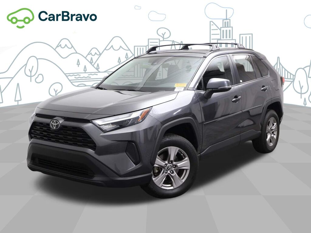 2022 Toyota RAV4 XLE — photo 1 of 7