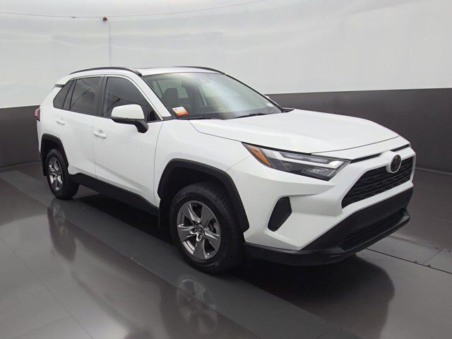 2024 Toyota RAV4 XLE — photo 1 of 13