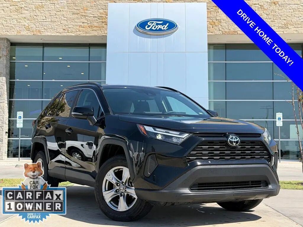 2025 Toyota RAV4 XLE — photo 1 of 13