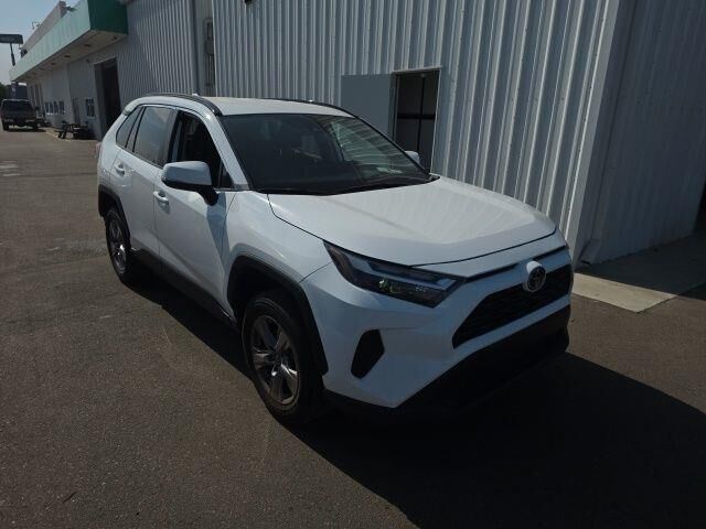 2025 Toyota RAV4 XLE — photo 1 of 13