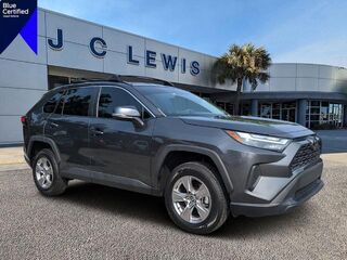 2022 Toyota RAV4 XLE — photo 1 of 13