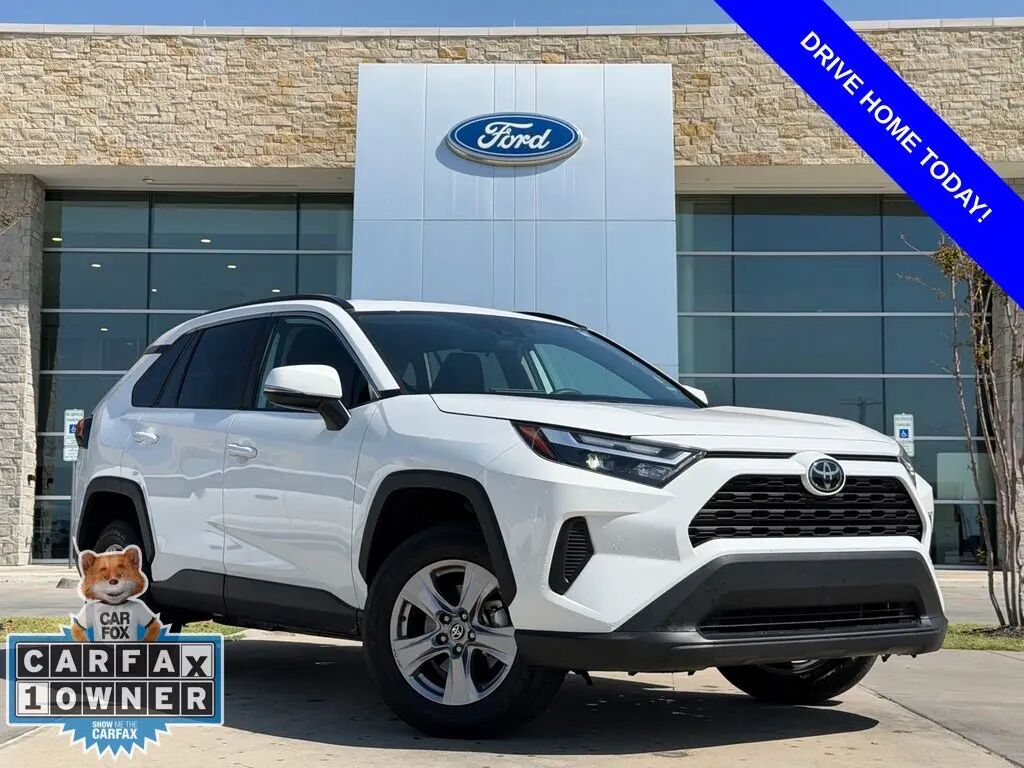 2025 Toyota RAV4 XLE — photo 1 of 13