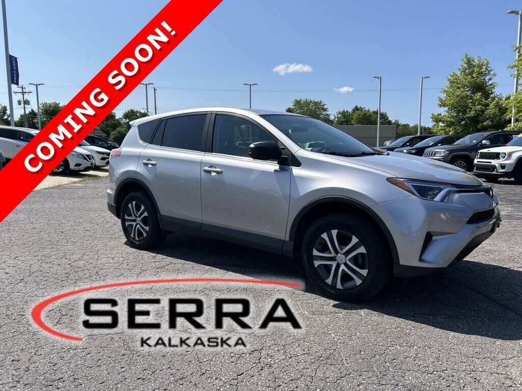 2017 Toyota RAV4 LE — photo 1 of 2
