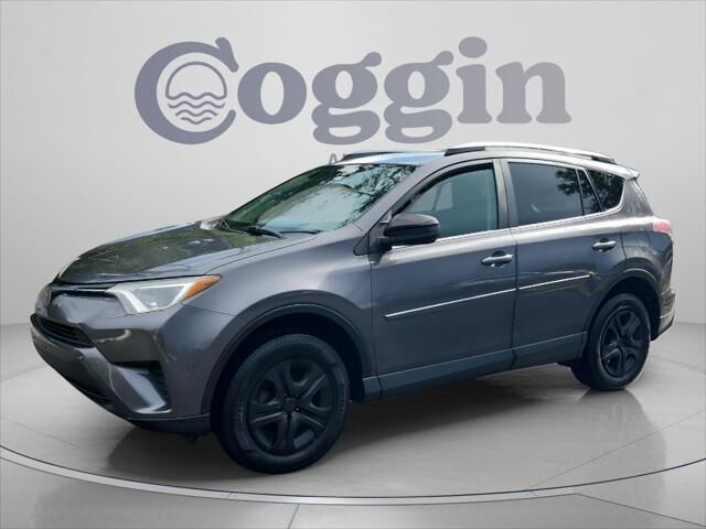 2018 Toyota RAV4 LE — photo 1 of 13