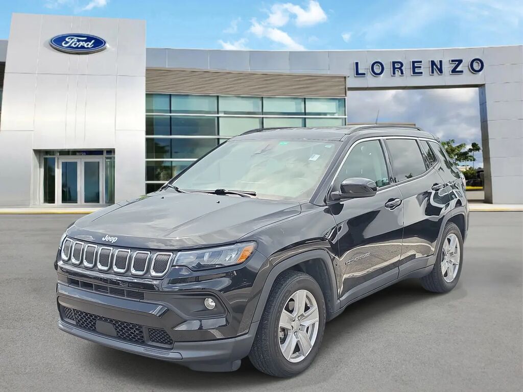 2022 Jeep Compass Latitude — photo 1 of 13