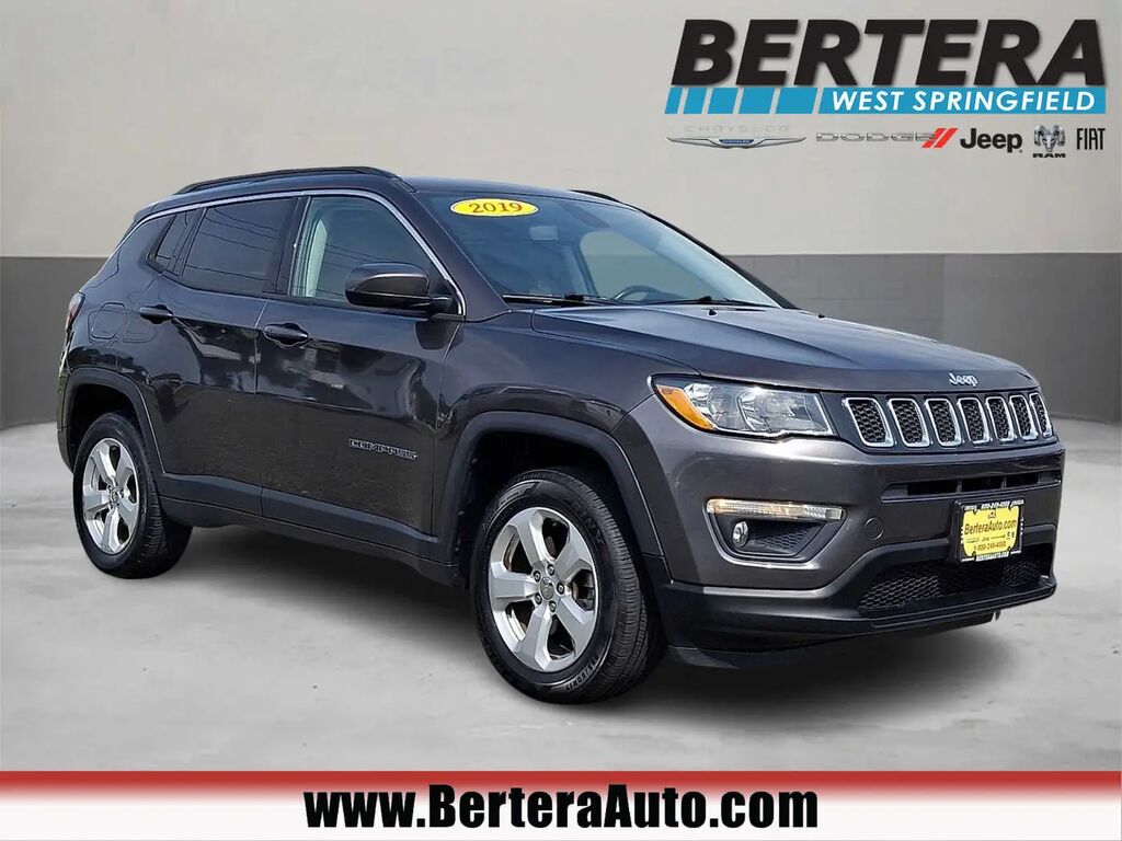 2019 Jeep Compass Latitude — photo 1 of 13
