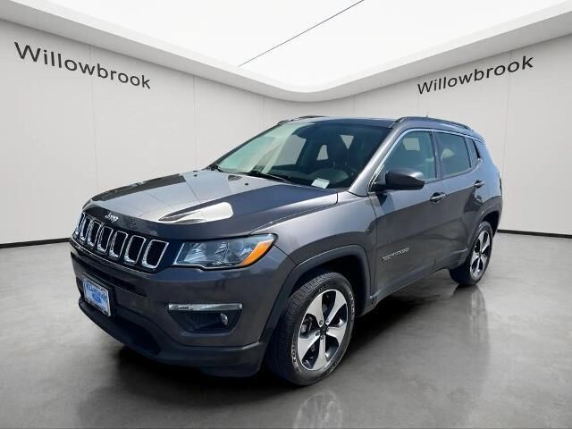2020 Jeep Compass Latitude — photo 1 of 13