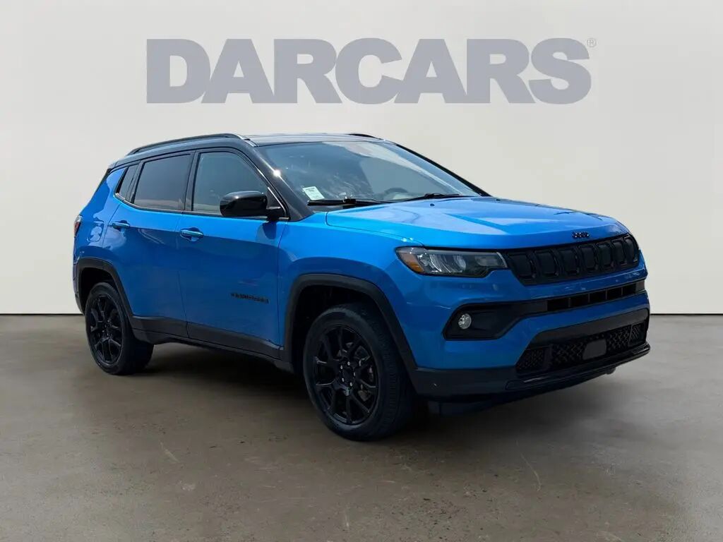 2022 Jeep Compass Latitude — photo 1 of 13