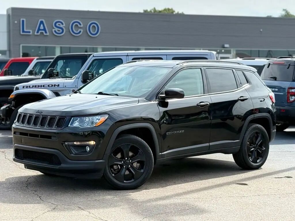 2018 Jeep Compass Latitude — photo 1 of 13