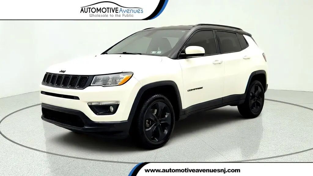2019 Jeep Compass Latitude — photo 1 of 13