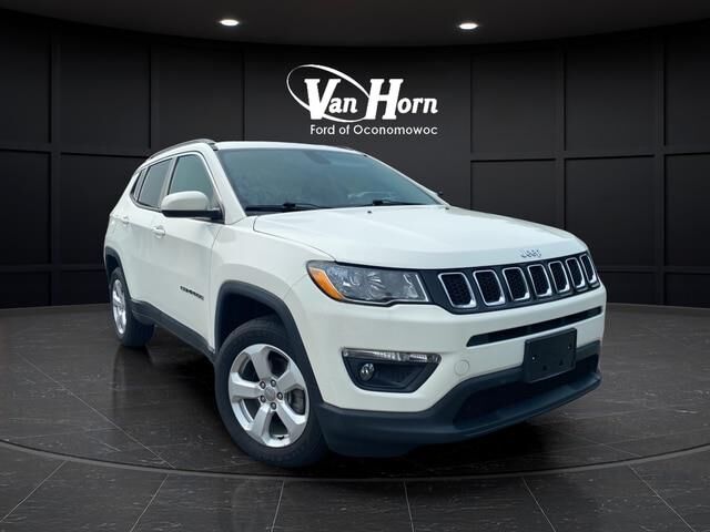 2019 Jeep Compass Latitude — photo 1 of 13