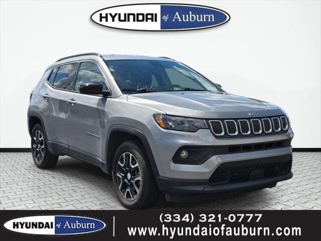 2022 Jeep Compass Latitude — photo 1 of 13