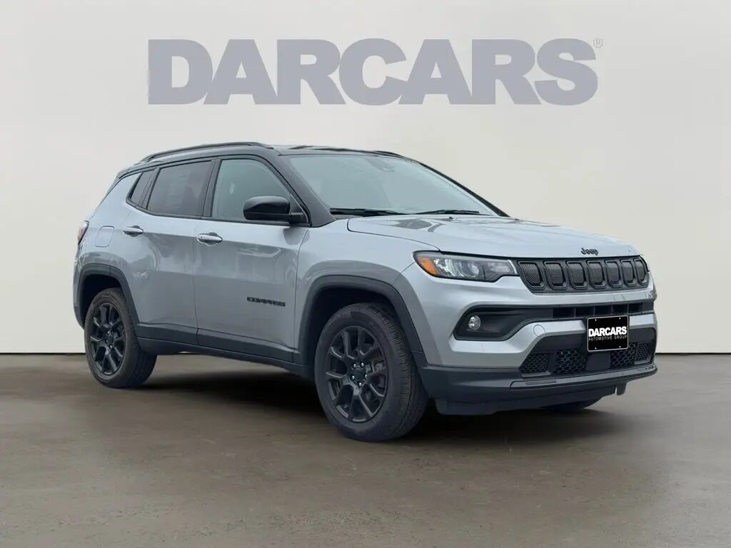 2022 Jeep Compass Latitude — photo 1 of 13