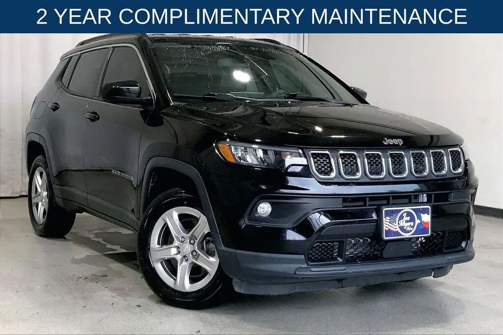 2023 Jeep Compass Latitude — photo 1 of 13
