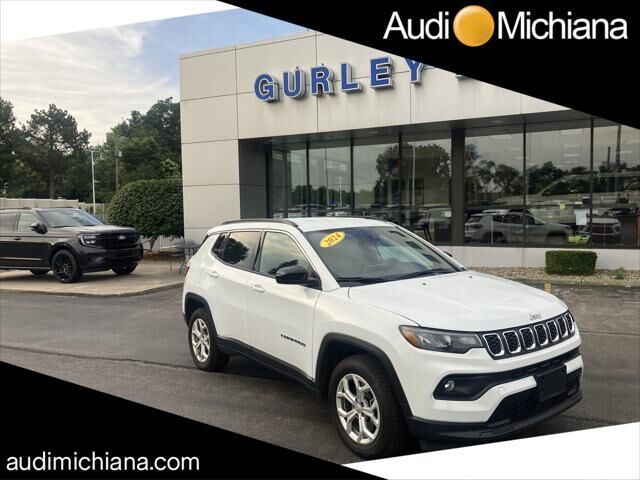 2024 Jeep Compass Latitude — photo 1 of 13