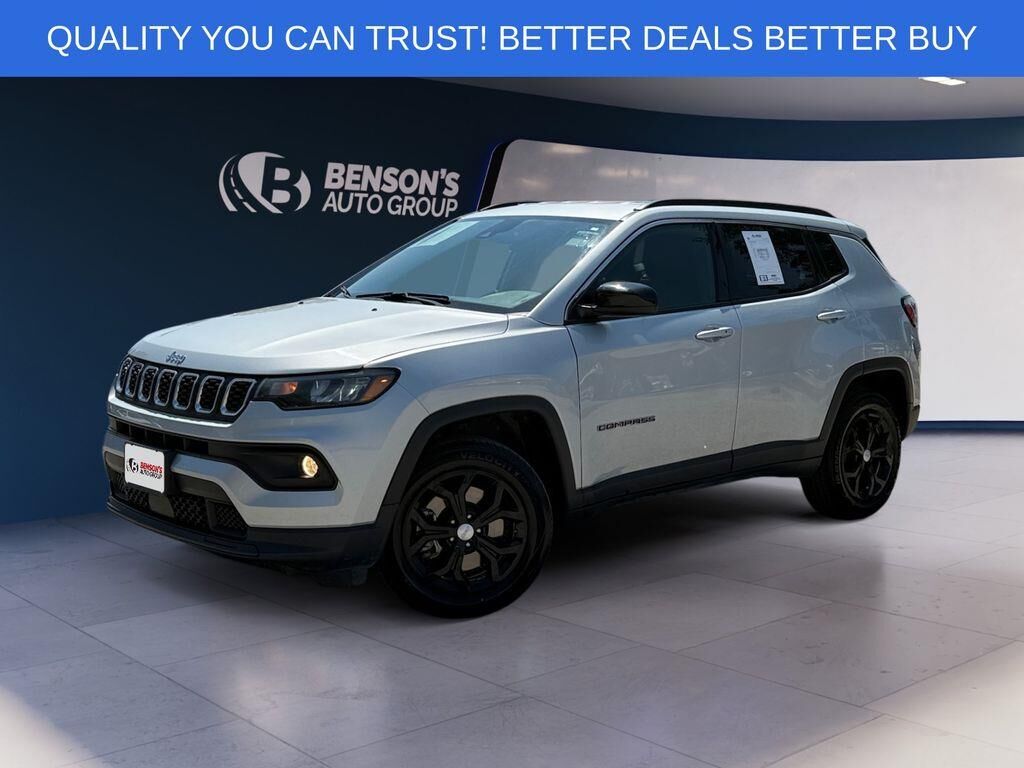 2024 Jeep Compass Latitude — photo 1 of 13