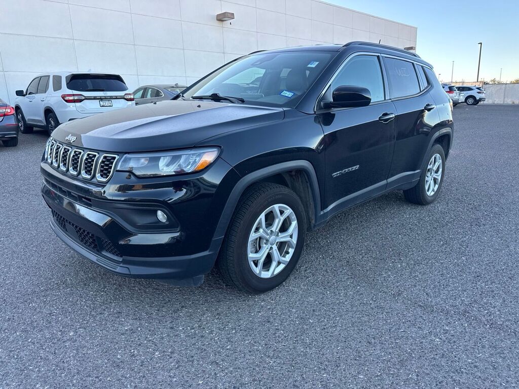 2024 Jeep Compass Latitude — photo 1 of 13