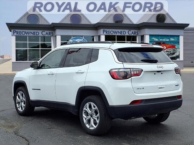 2025 Jeep Compass Latitude — photo 1 of 10