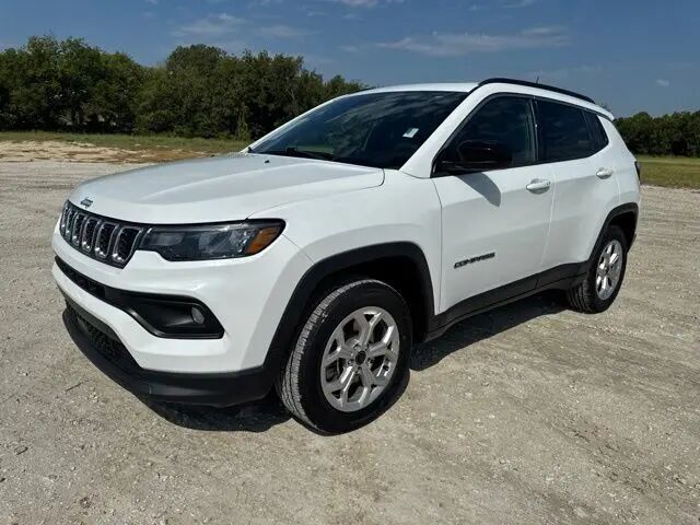 2025 Jeep Compass Latitude — photo 1 of 13