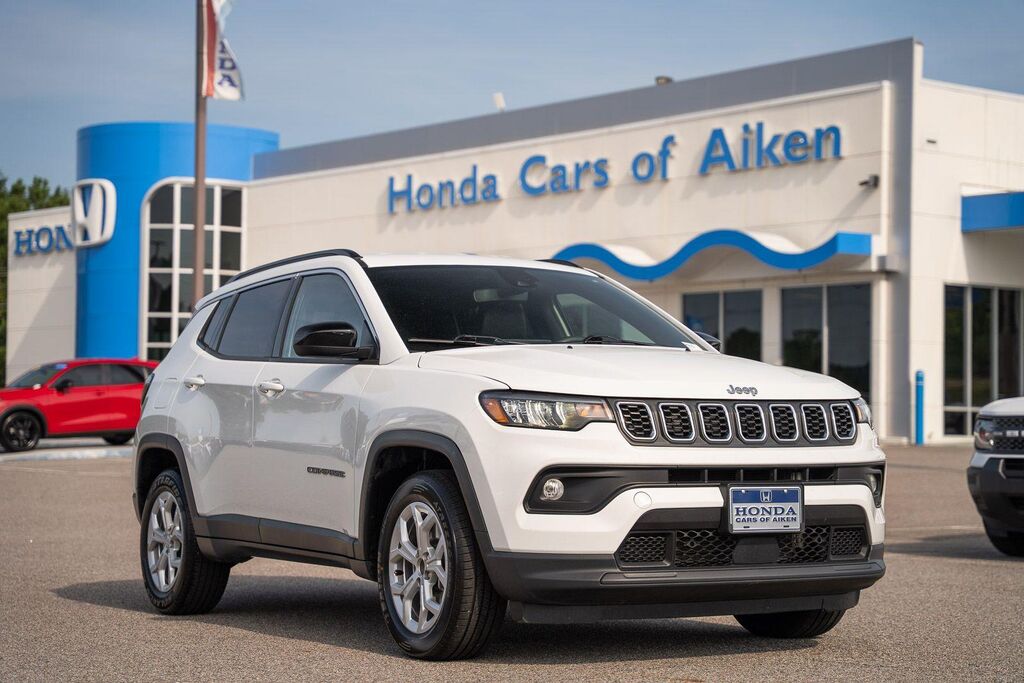 2024 Jeep Compass Latitude — photo 1 of 13