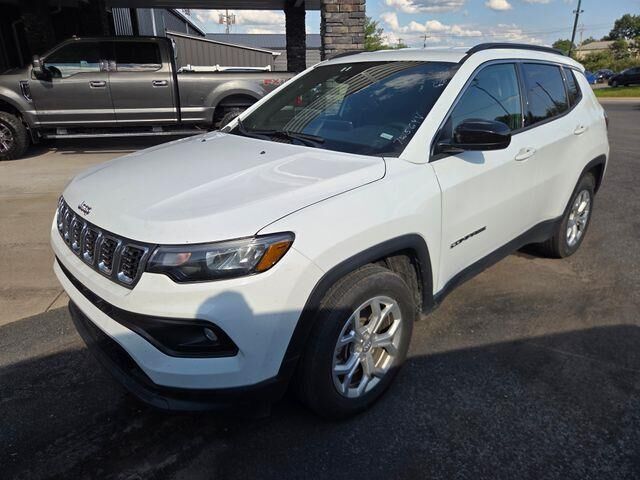 2024 Jeep Compass Latitude — photo 1 of 13