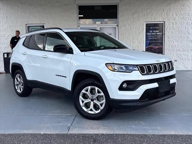 2025 Jeep Compass Latitude — photo 1 of 13