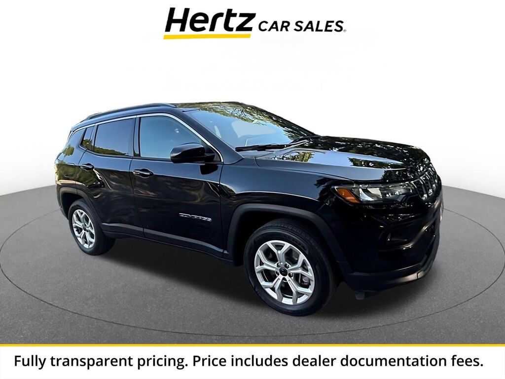 2025 Jeep Compass Latitude — photo 1 of 11