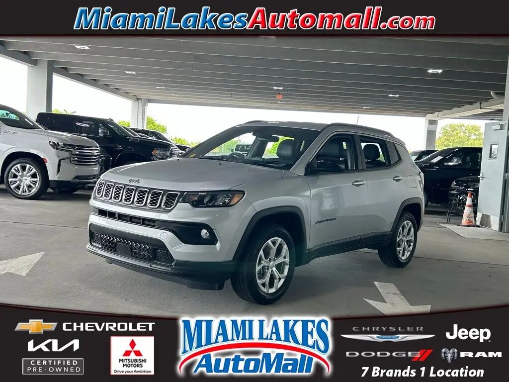 2024 Jeep Compass Latitude — photo 1 of 13