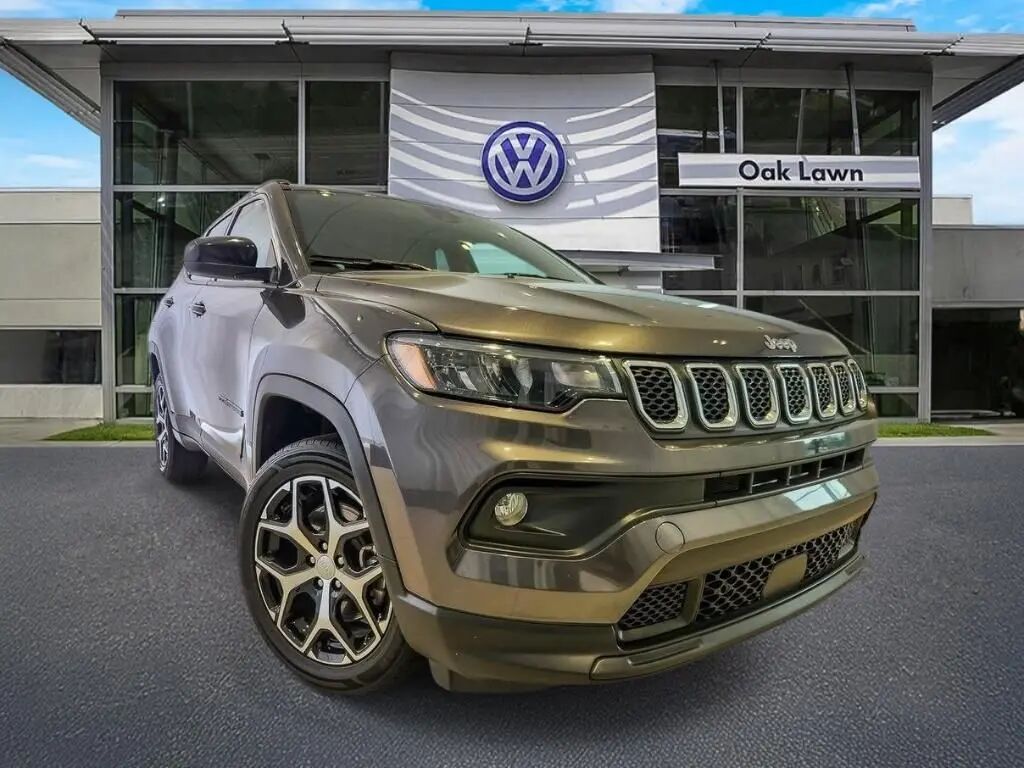 2024 Jeep Compass Latitude — photo 1 of 13