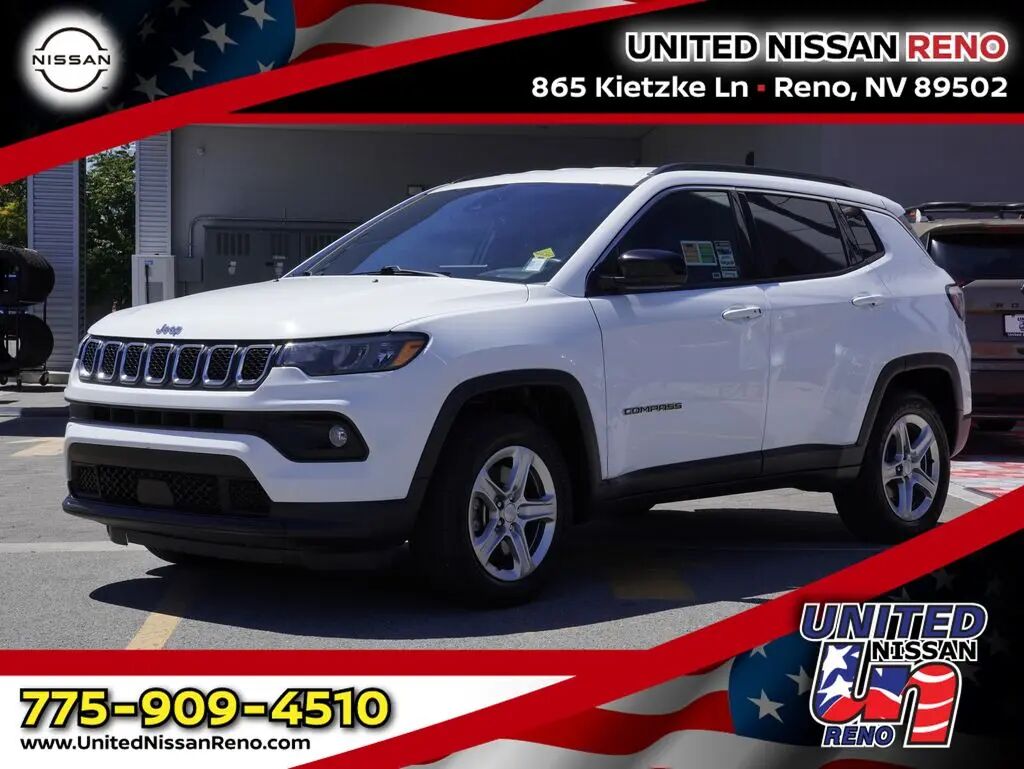 2024 Jeep Compass Latitude — photo 1 of 13