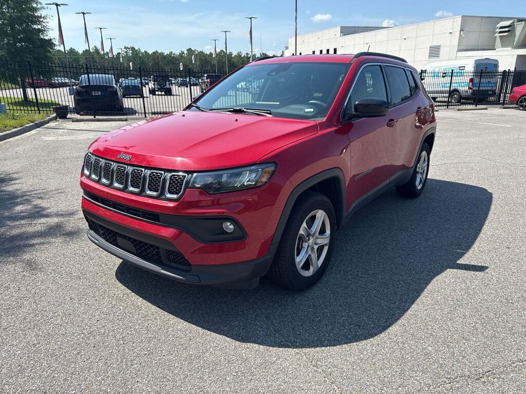 2024 Jeep Compass Latitude — photo 1 of 13