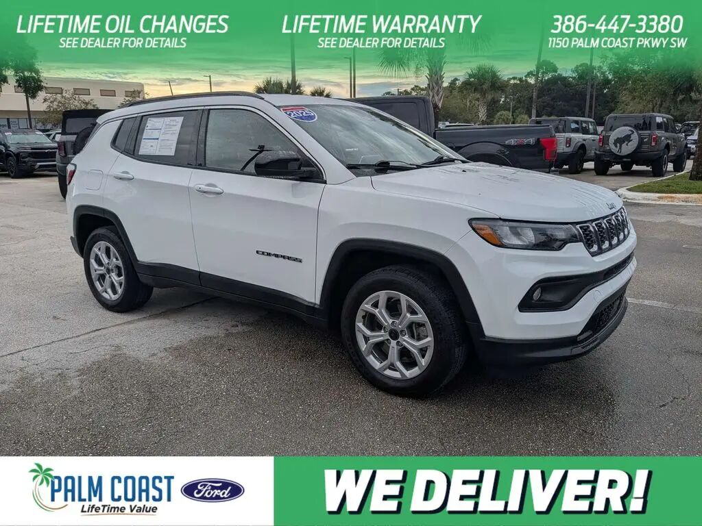 2025 Jeep Compass Latitude — photo 1 of 13