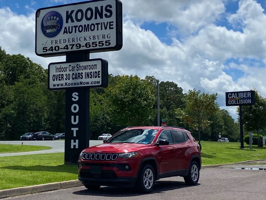 2024 Jeep Compass Latitude — photo 1 of 13