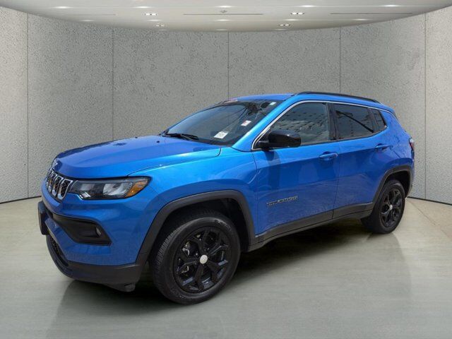2024 Jeep Compass Latitude — photo 1 of 13