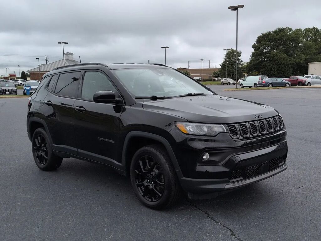 2025 Jeep Compass Latitude — photo 1 of 13