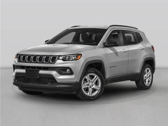 2024 Jeep Compass Latitude — photo 1 of 13