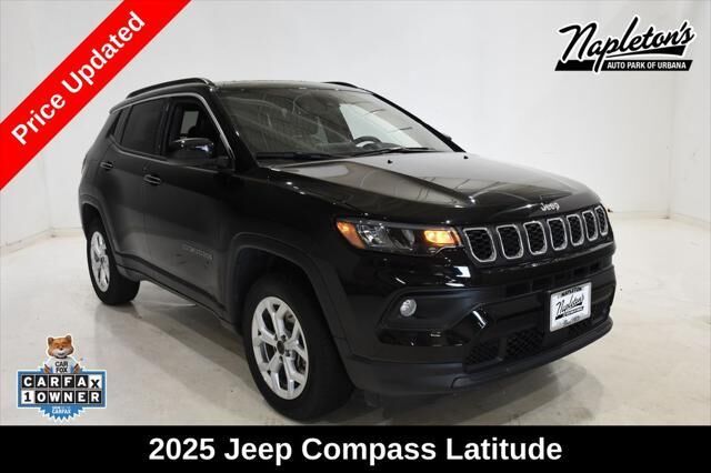 2025 Jeep Compass Latitude — photo 1 of 11