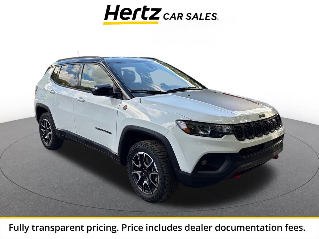 2025 Jeep Compass Trailhawk — photo 1 of 13