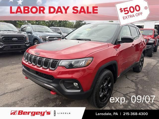 2023 Jeep Compass Trailhawk — photo 1 of 13