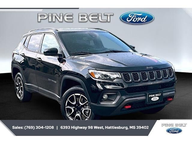 2024 Jeep Compass Trailhawk — photo 1 of 13