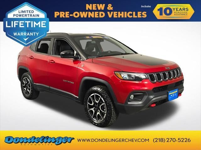 2025 Jeep Compass Trailhawk — photo 1 of 12