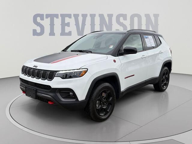 2023 Jeep Compass Trailhawk — photo 1 of 13