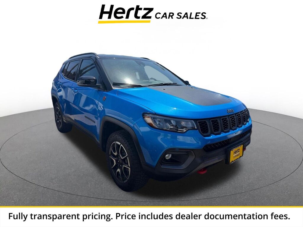 2025 Jeep Compass Trailhawk — photo 1 of 11